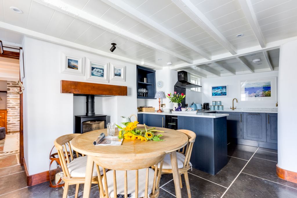 Property photo 3 of 14 6523c425c8129_Rubena Cottage-29