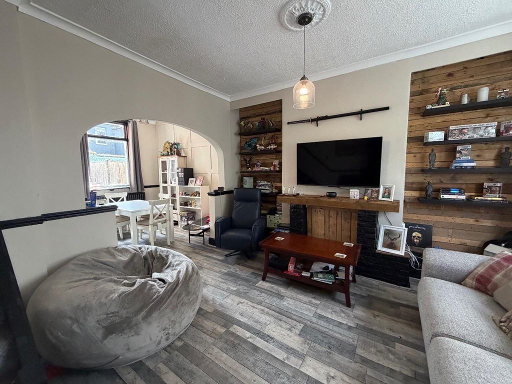 Property photo 3 of 9 Lounge