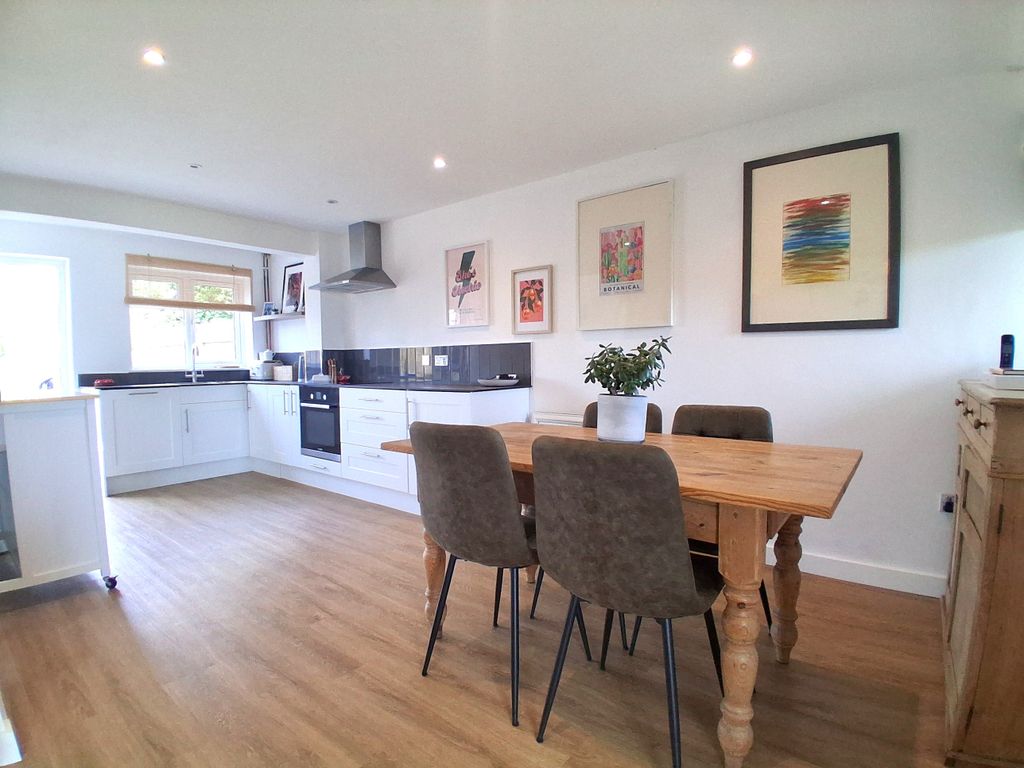 Property photo 3 of 21 Kitchen / Diner