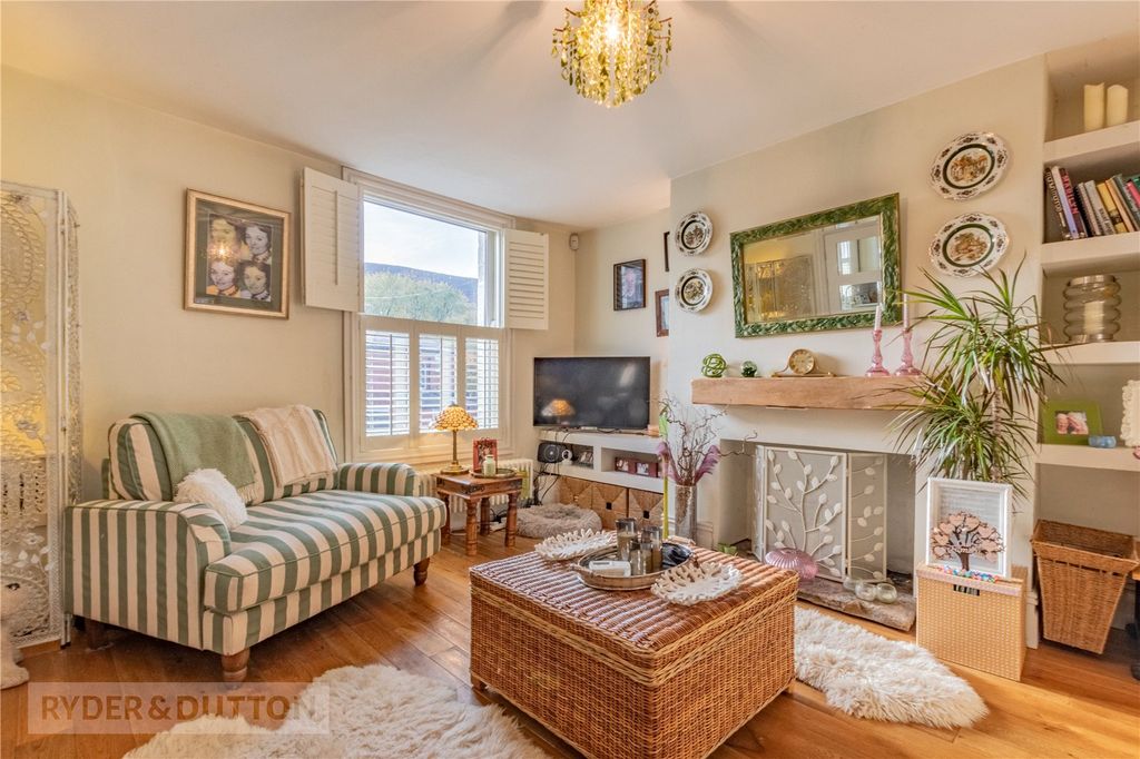 Property photo 2 of 23 Lounge