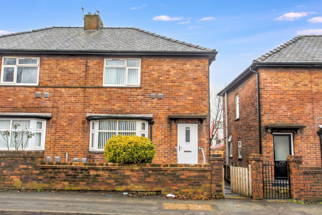 Property photo 1 of 16 79 Queen Street, Wigan, Wn3 4Hx