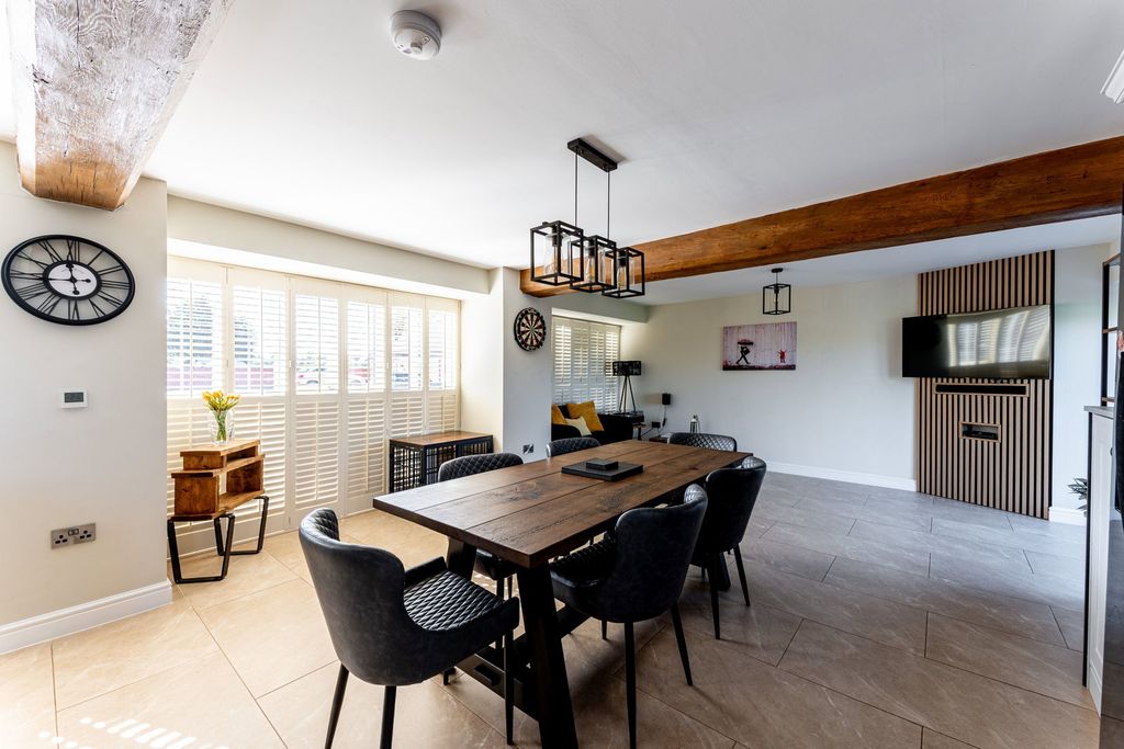 Property photo 2 of 28