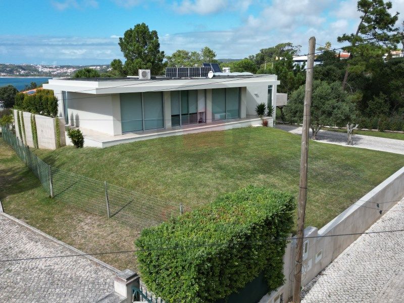 Property photo 3 of 60