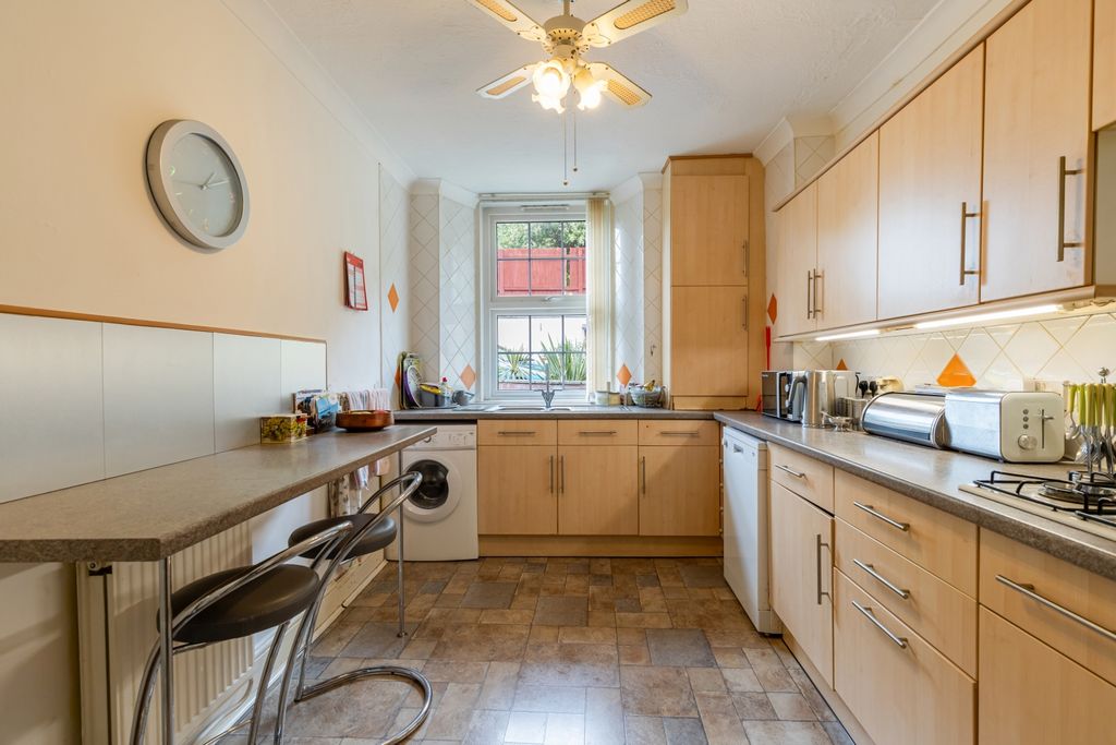 Property photo 2 of 16 A08 - Lower Erith Road, The Cottage, Torquay - 250