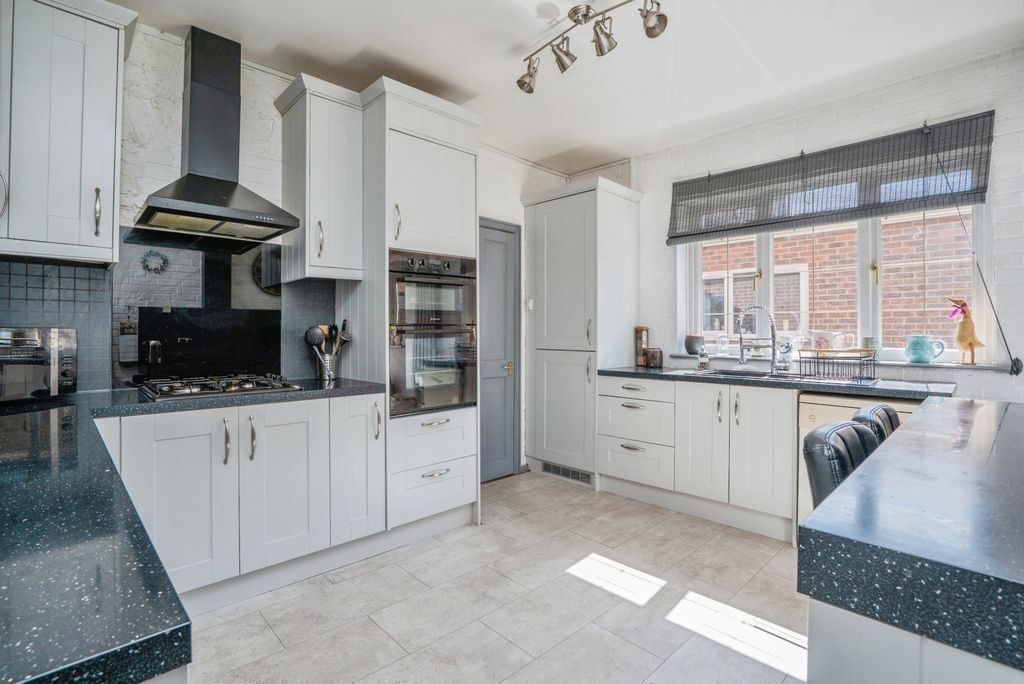 Property photo 2 of 18 Pbox-Img.Jpg