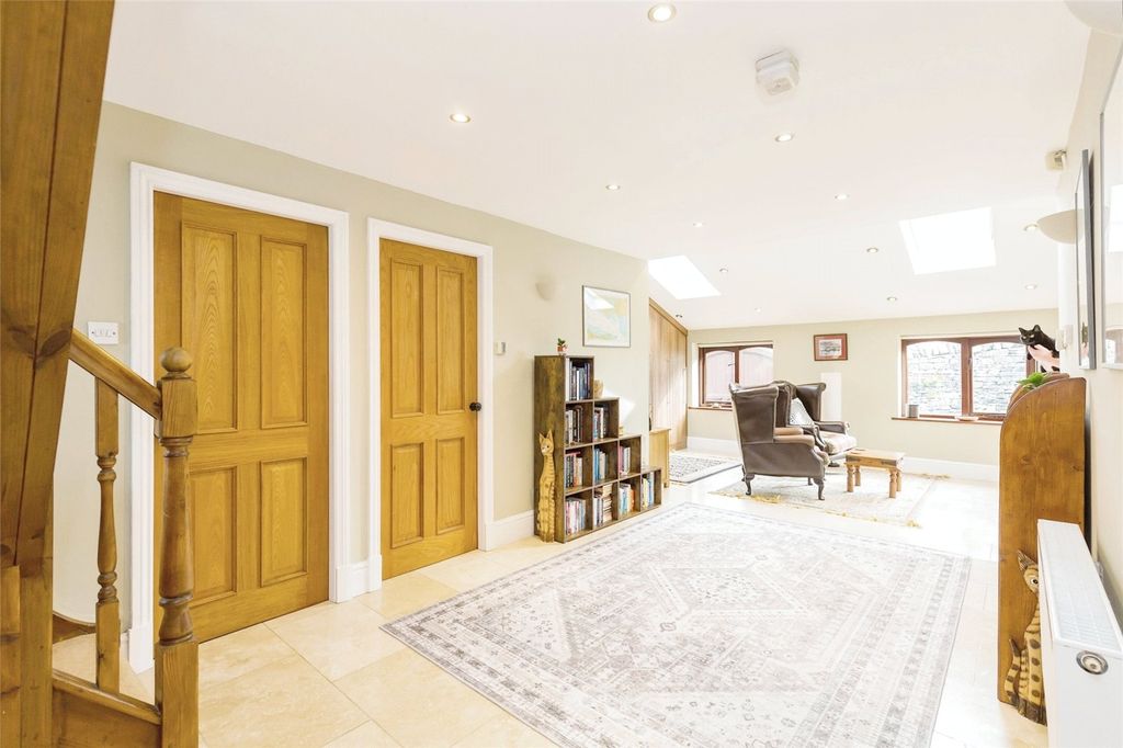 Property photo 3 of 12 Picture No. 02