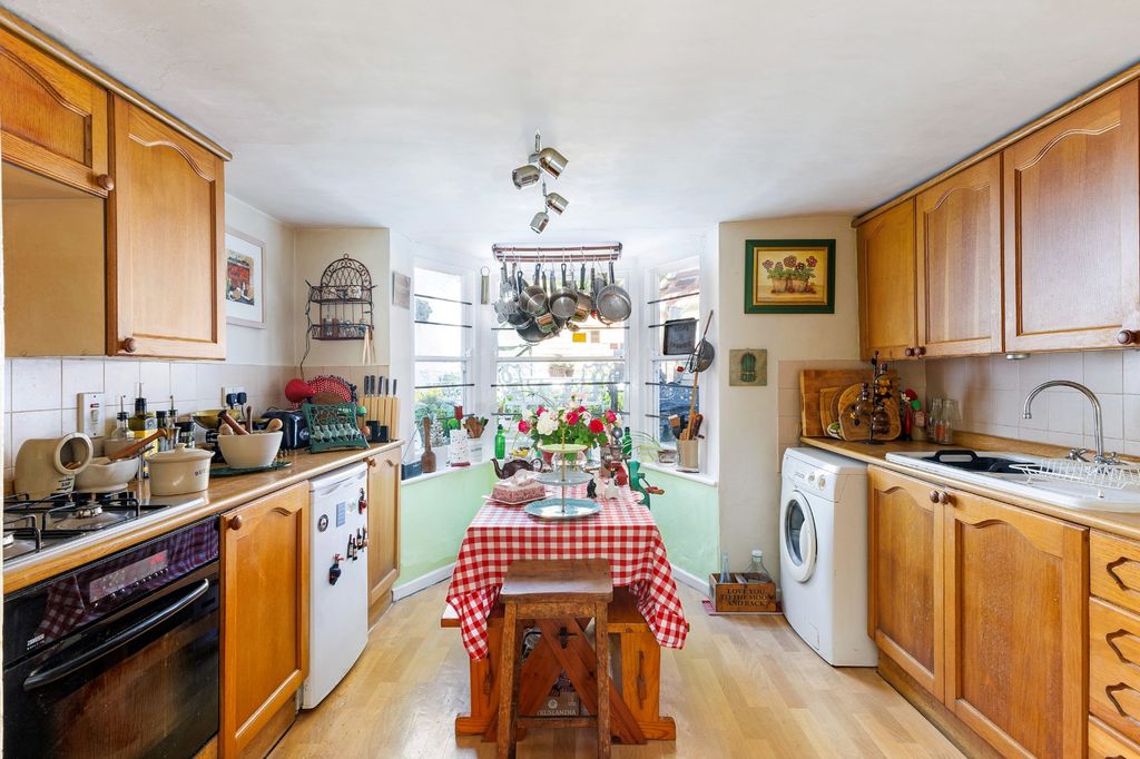 Property photo 3 of 14 Kitchen/Breakfast