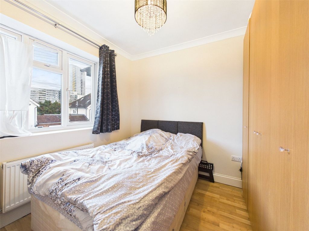 Property photo 3 of 6 Picture No. 15