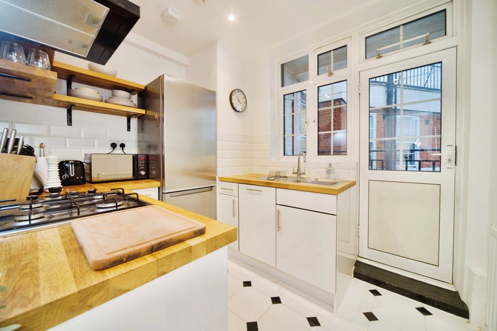 Property photo 3 of 14 Kitchen