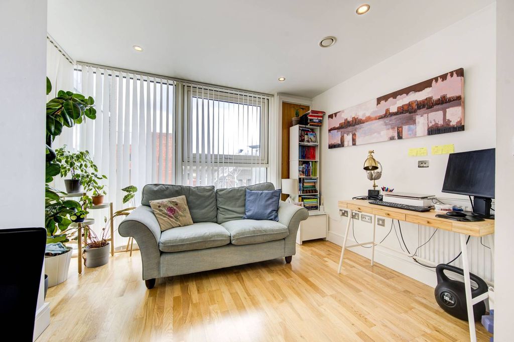 Property photo 2 of 12