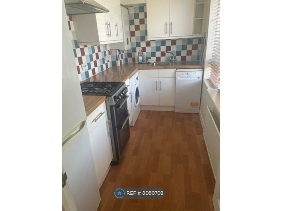 Property photo 1 of 4 Kitchen