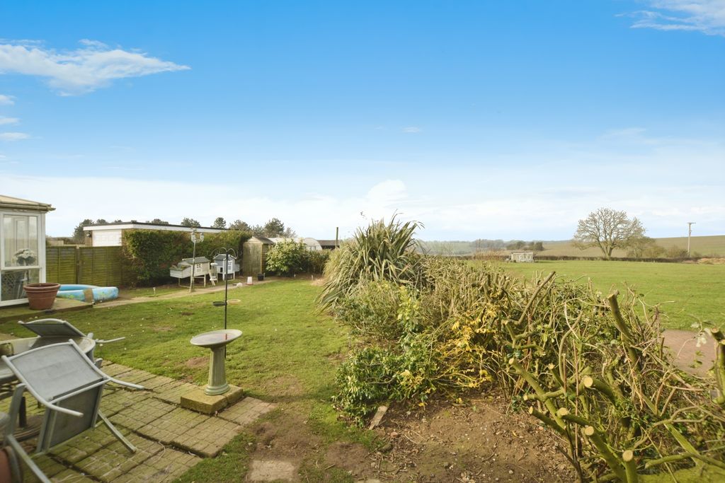 Property photo 2 of 17 Garden