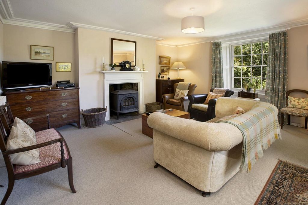 Property photo 3 of 34