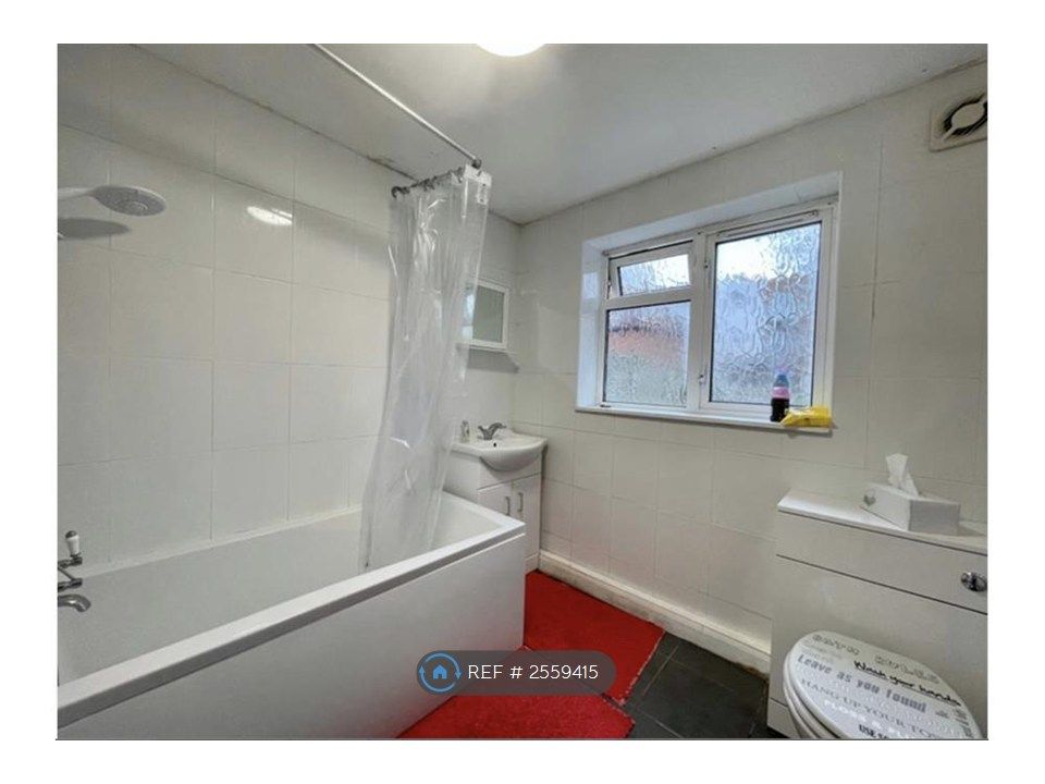 Property photo 3 of 11 Bathroom