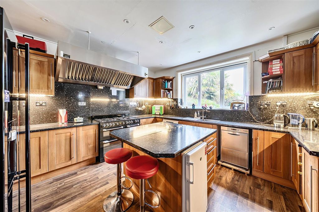 Property photo 3 of 46 1362593-33-68E9226A30B27.Jpg