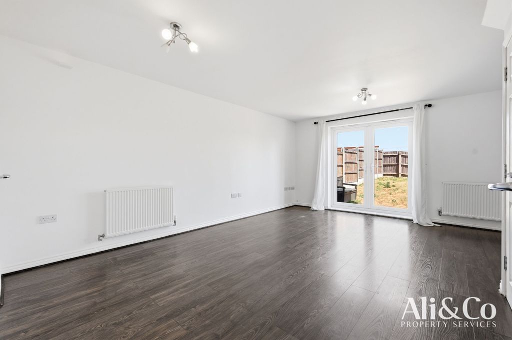 Property photo 3 of 23