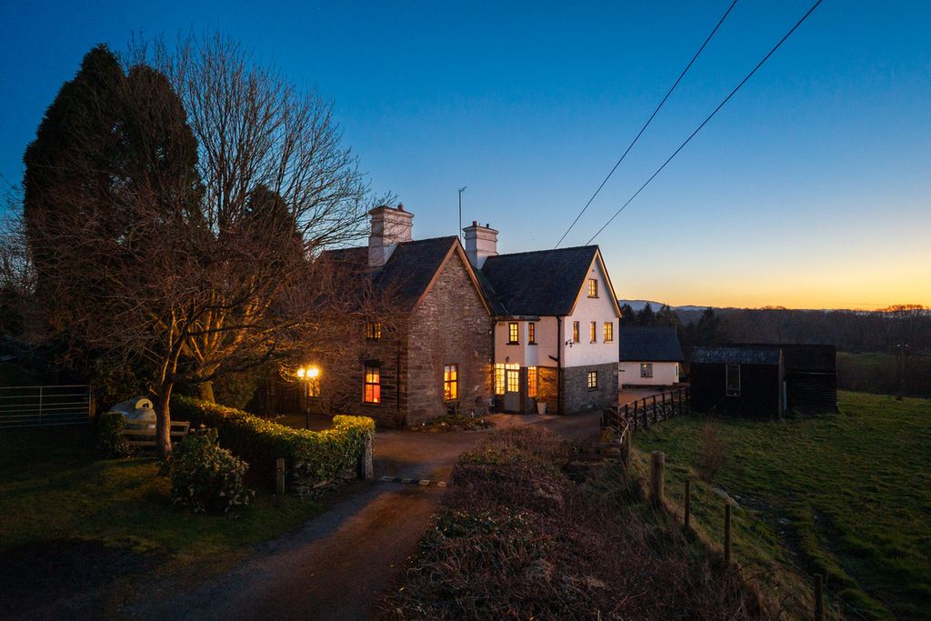 Property photo 1 of 46