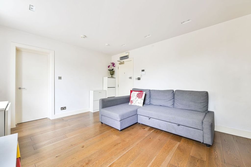 Property photo 3 of 8