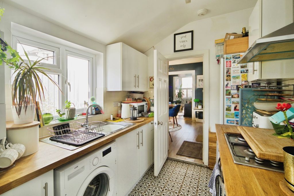 Property photo 2 of 17 Pbox-Img.Jpg