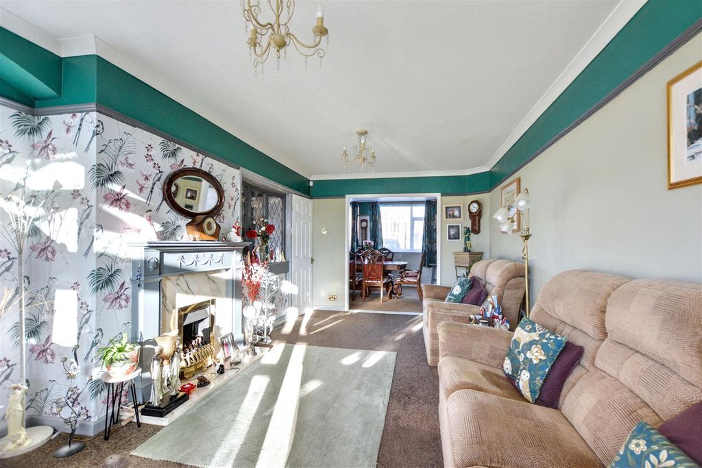 Property photo 2 of 25 Living Room