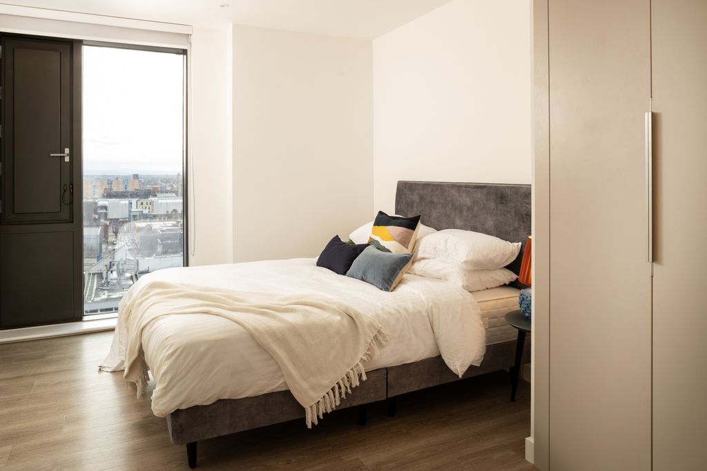 Property photo 2 of 41 Selectproperty-Uhaus-(47)