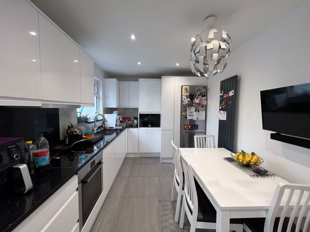 Property photo 1 of 12 Kitchen