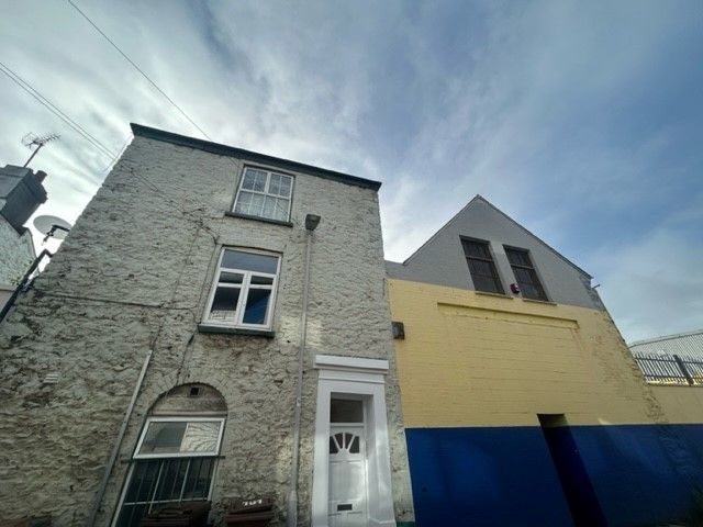 Property photo 1 of 8 Front