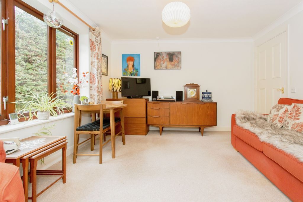 Property photo 3 of 11 Living Room