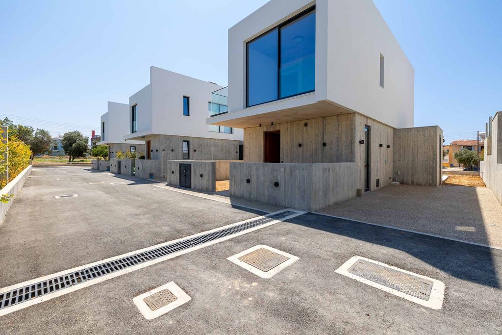 Property photo 1 of 26