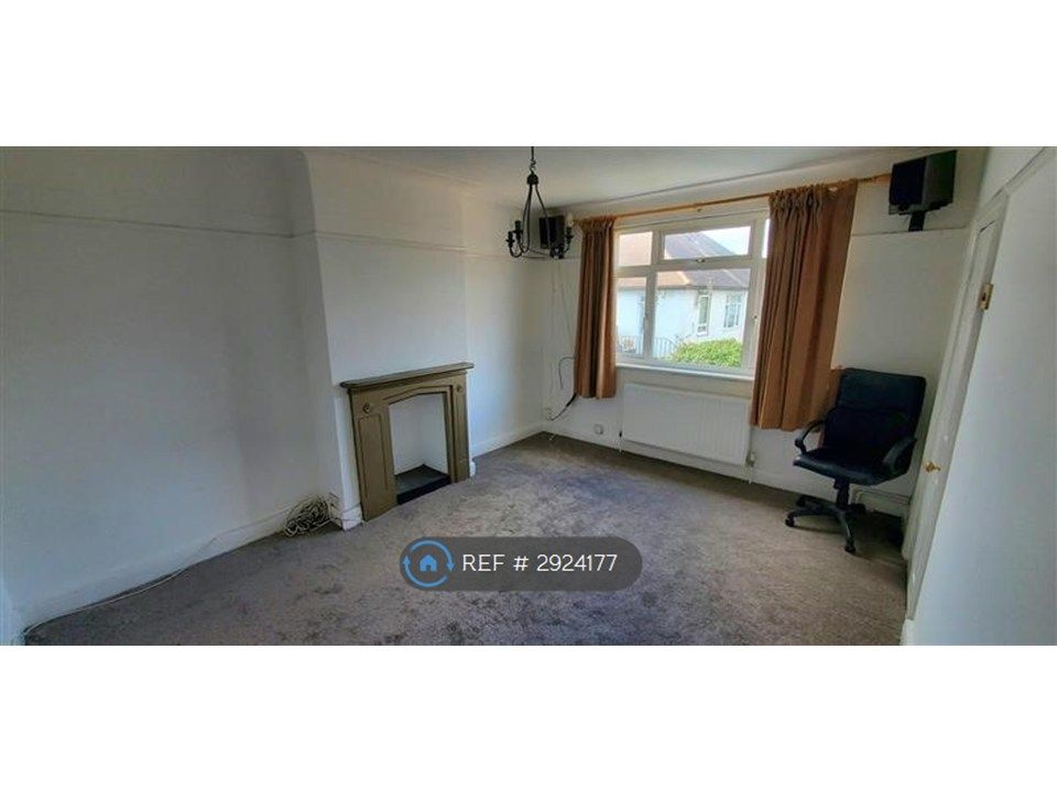 Property photo 1 of 12 Living Room
