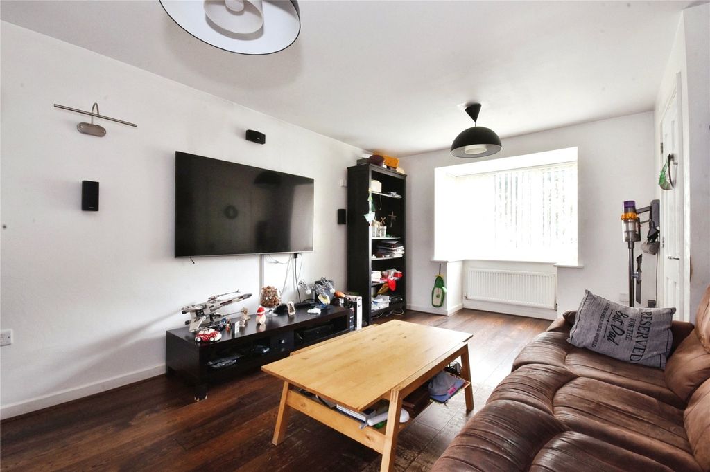 Property photo 3 of 16 Lounge