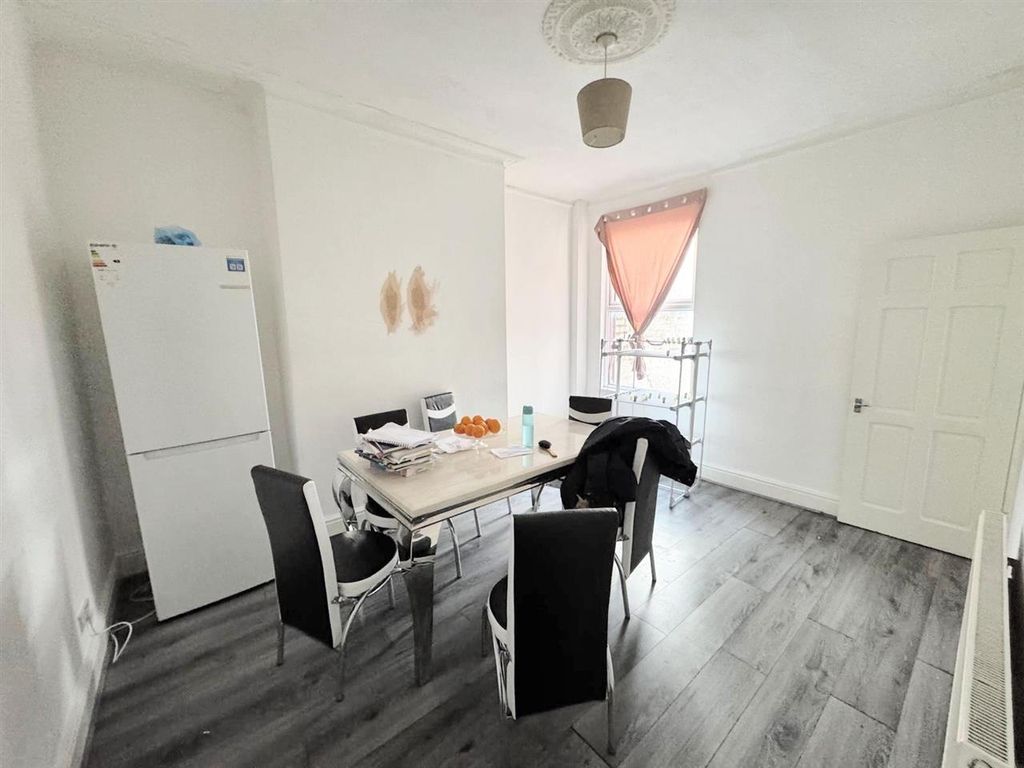 Property photo 3 of 9 Dining Room