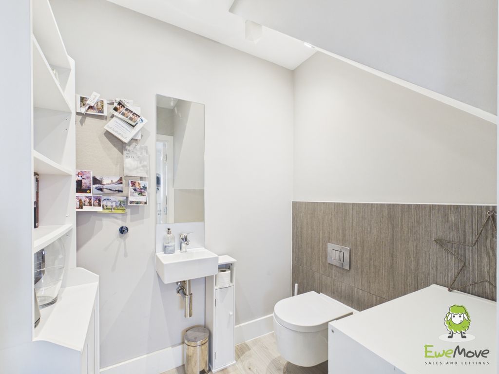 Property photo 3 of 14 Ewemove Estate Agents Basingstoke