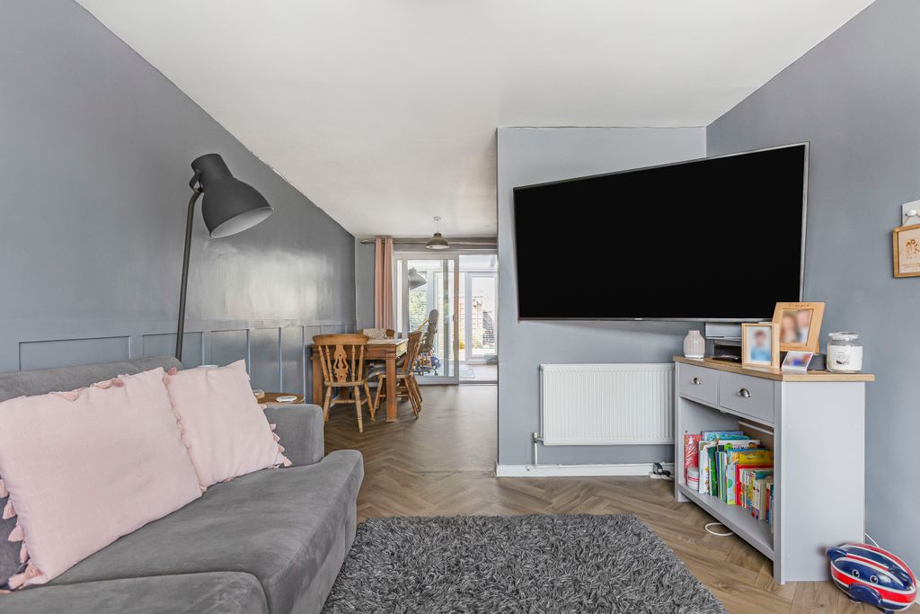 Property photo 2 of 12 960757