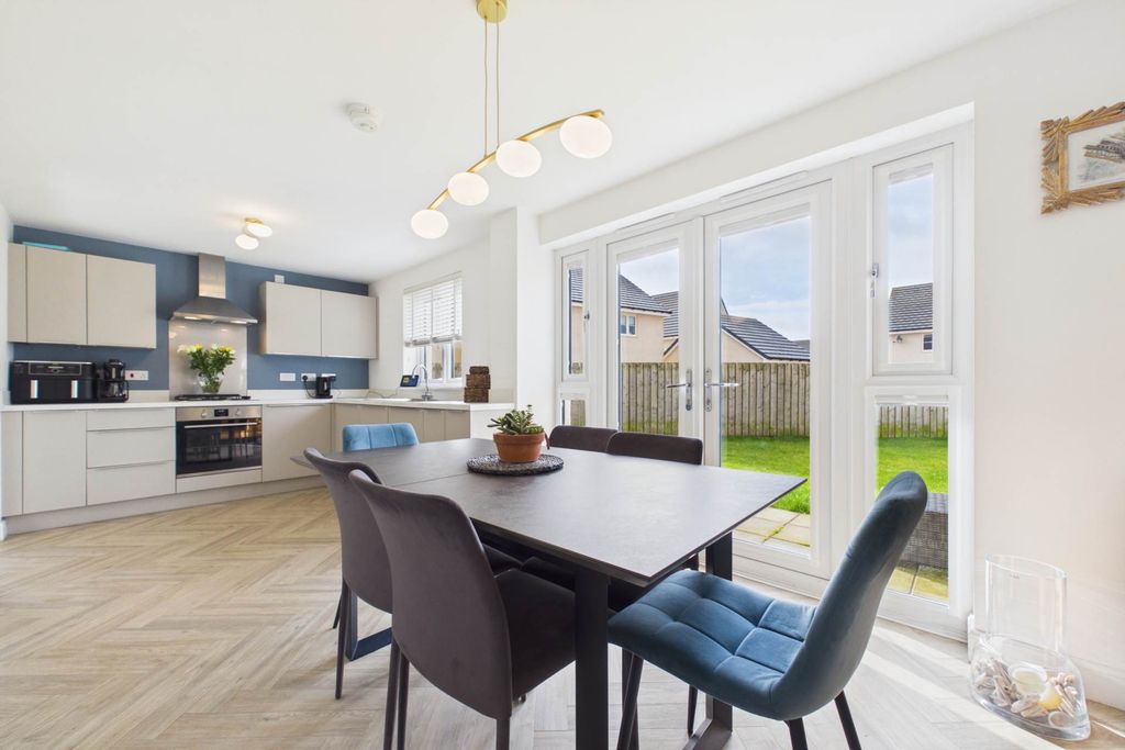 Property photo 2 of 34