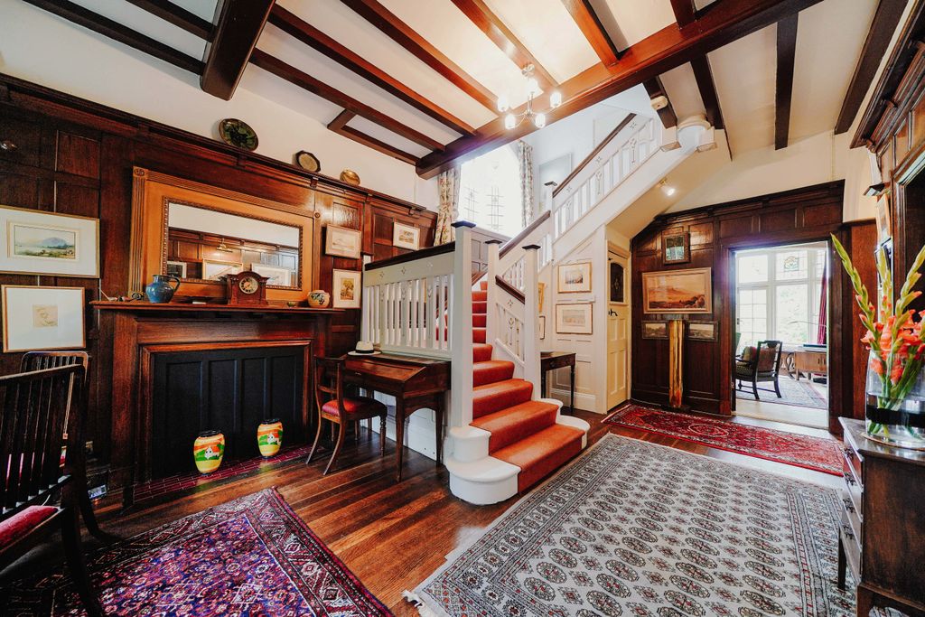 Property photo 2 of 34