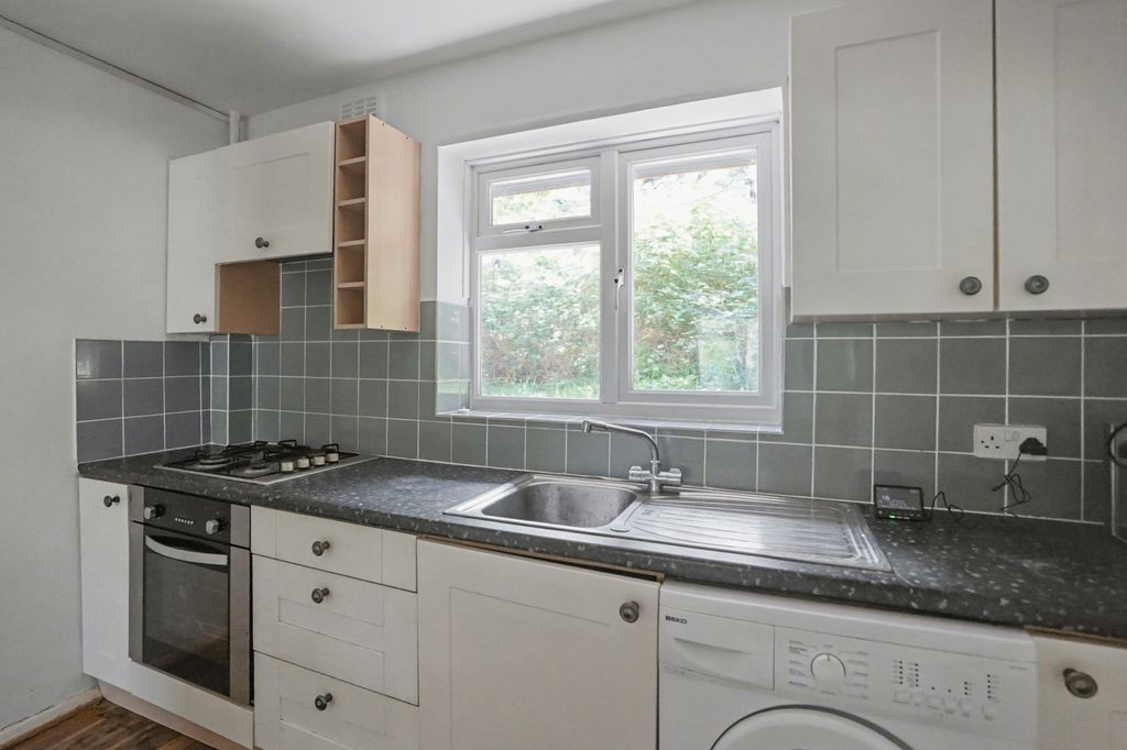 Property photo 2 of 15 3 Henley Lodge, Courtlands, Maidenhead, Sl6 2Pt