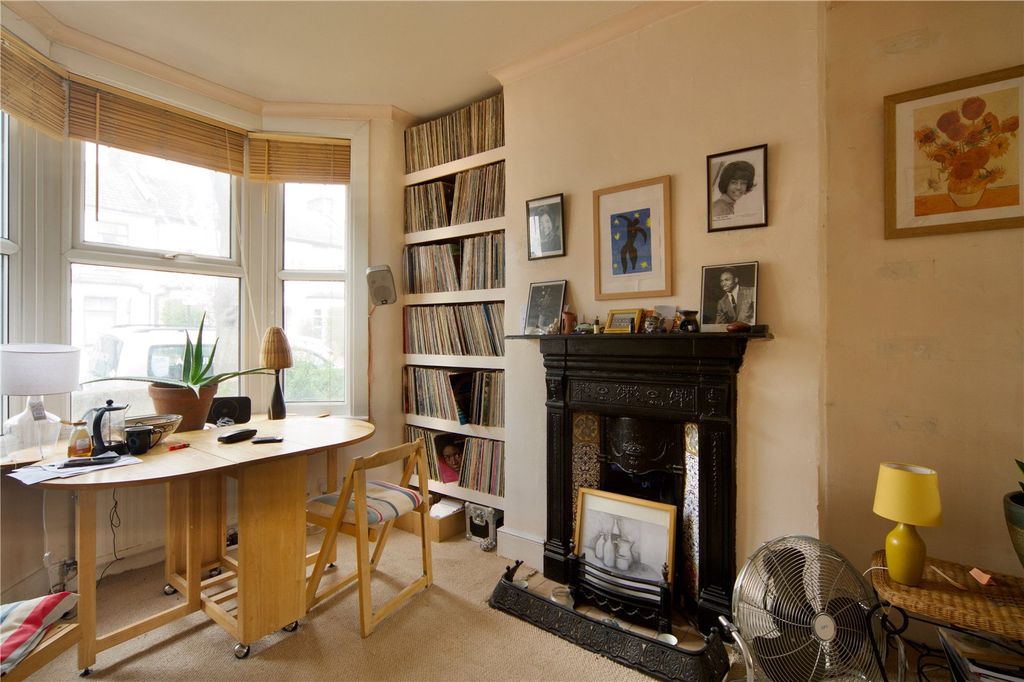 Property photo 3 of 11 Picture No. 13