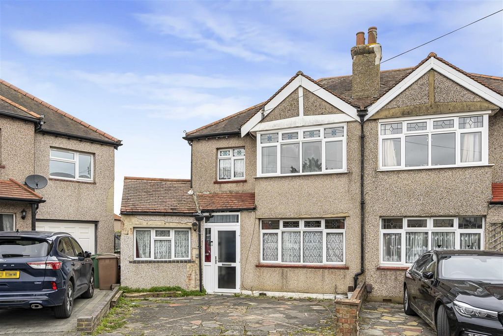 Property photo 2 of 11 Temple Way.Jpg