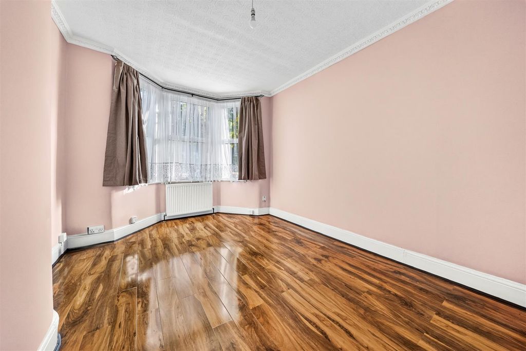 Property photo 2 of 17 0-7.Jpg