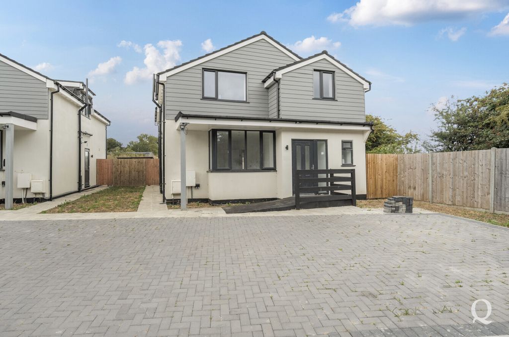 Property photo 2 of 18 03896Cf5-275F-421...