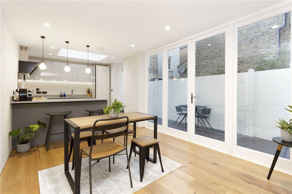 Property photo 1 of 11 Kitchen/Dining