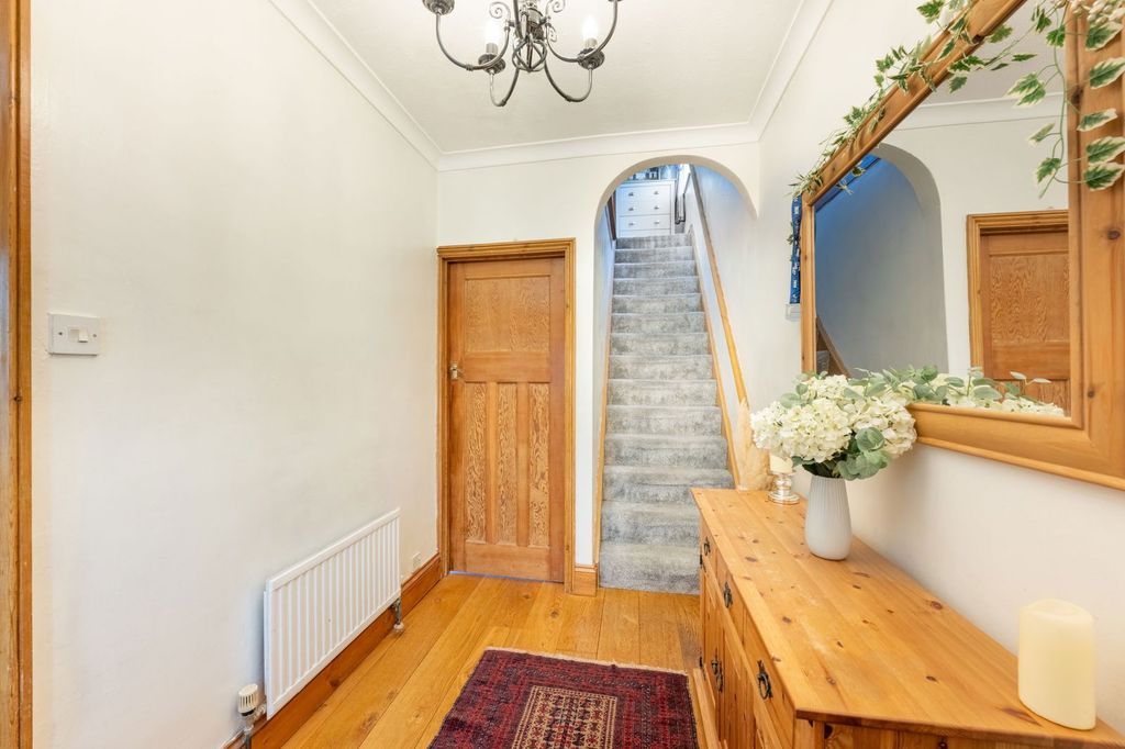 Property photo 3 of 34