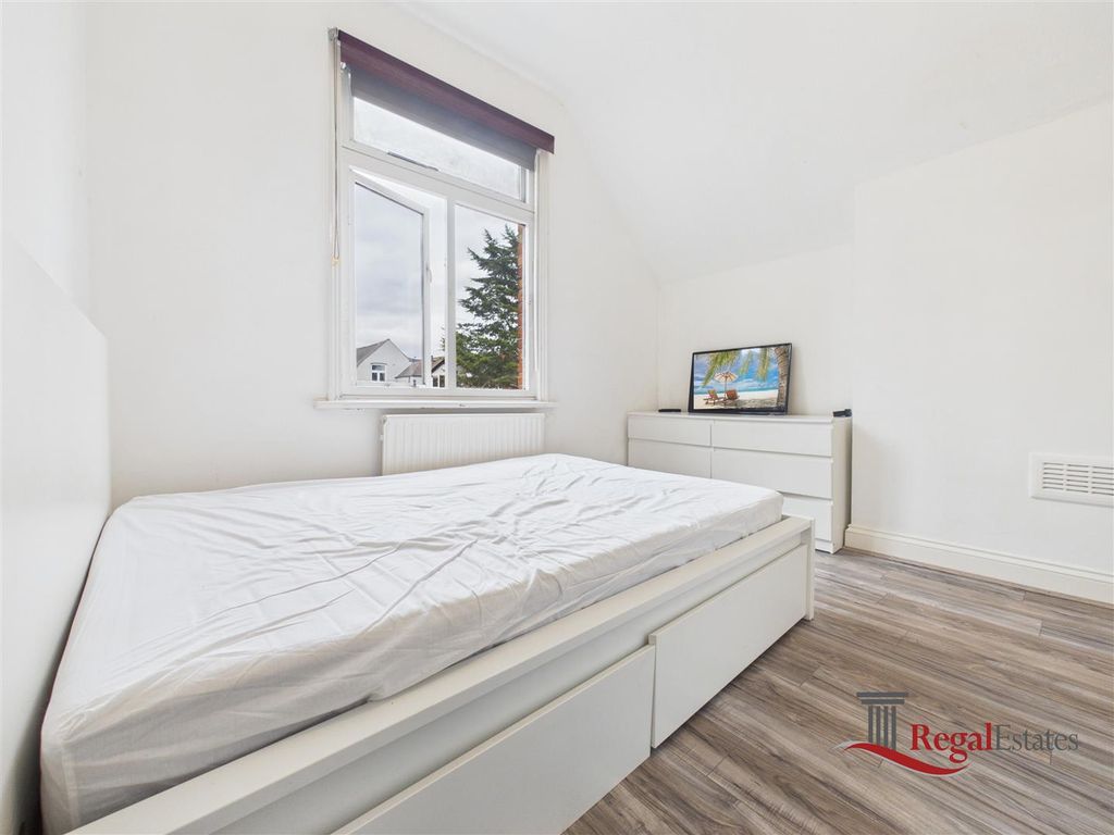 Property photo 3 of 6 Cam02489G0-Pr0326-Still006.Jpg