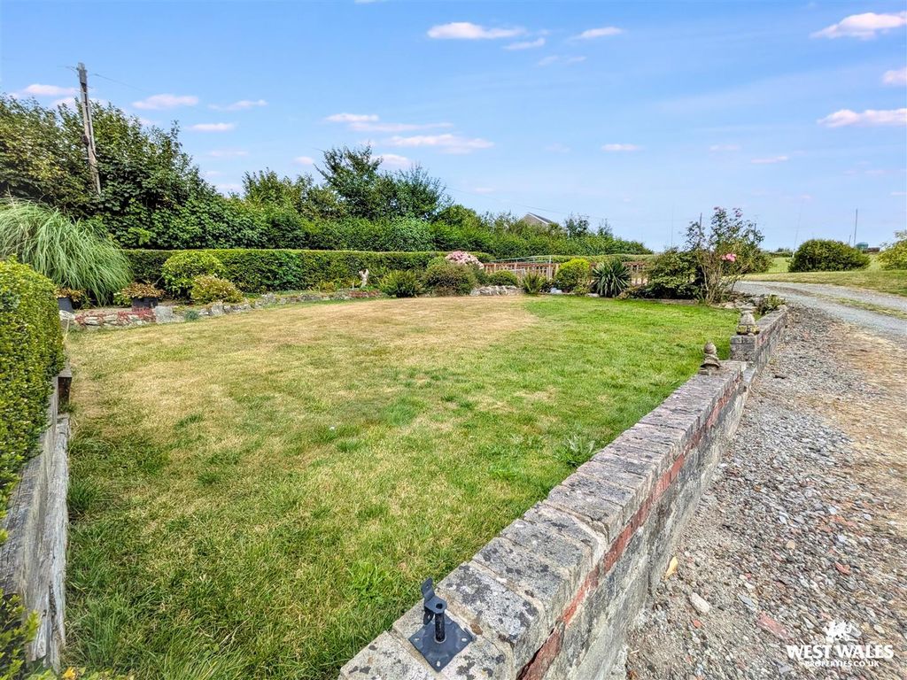Property photo 3 of 41 15580.Jpg