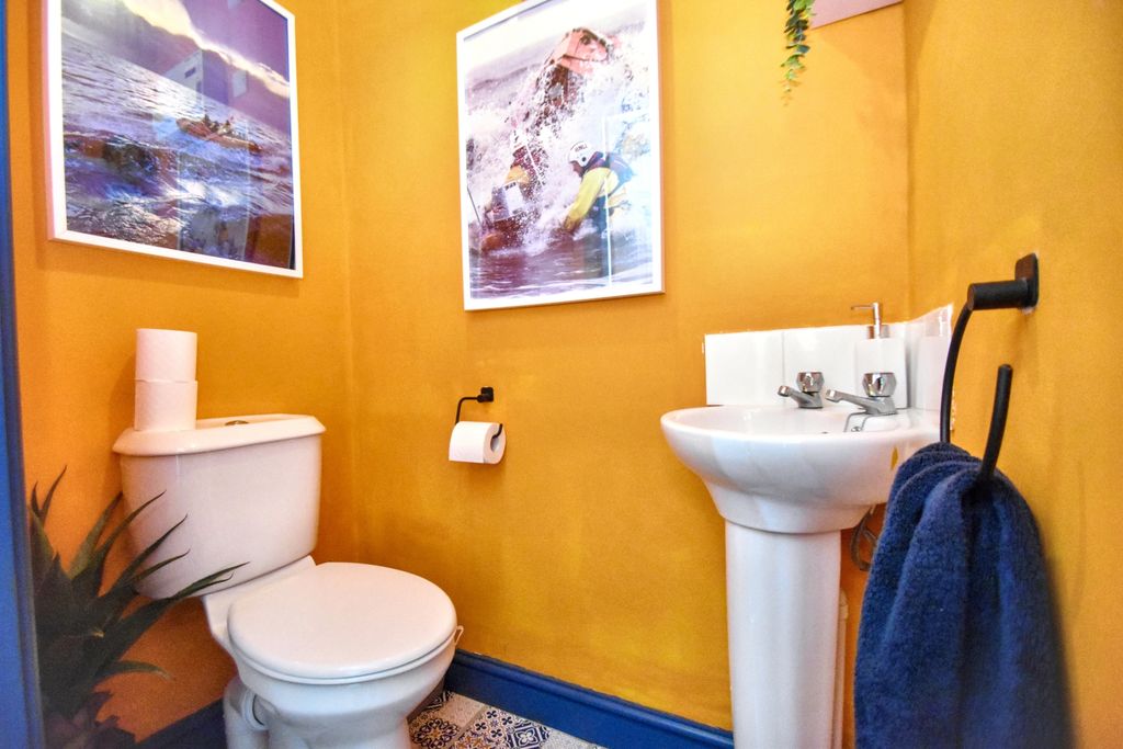 Property photo 3 of 20 WC