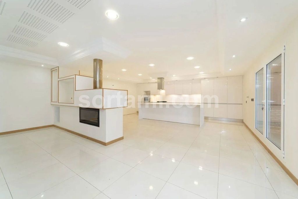 Property photo 3 of 43