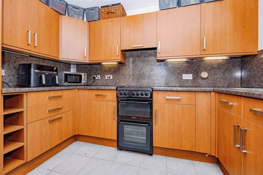 Property photo 2 of 16