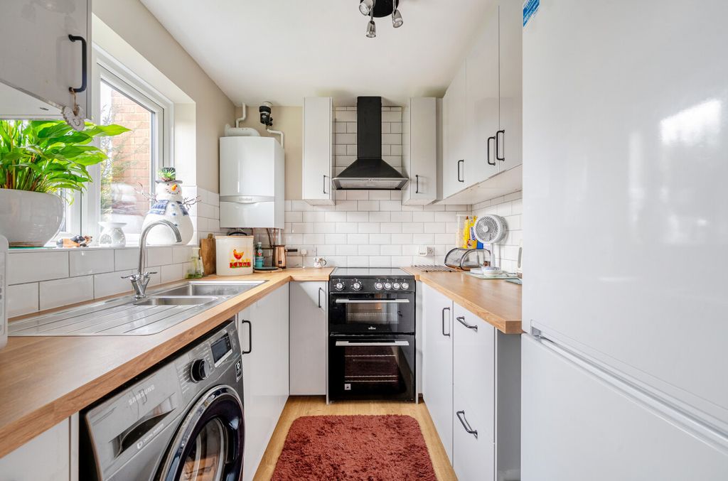 Property photo 3 of 12 1388990-5-6942843...