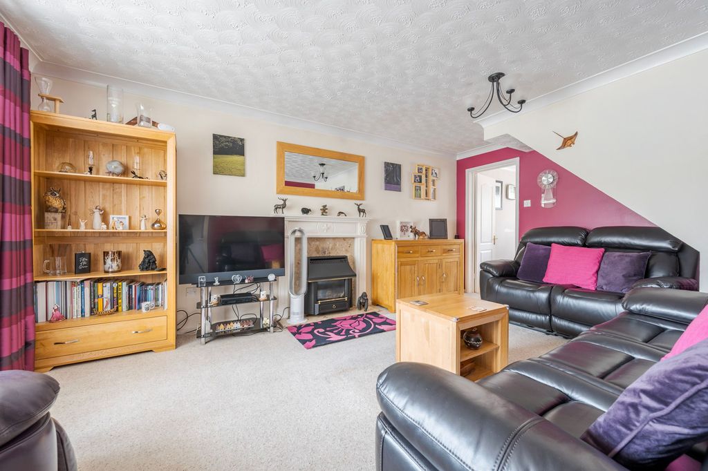 Property photo 2 of 19